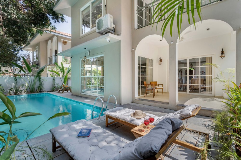 Indoor/Outdoor pool